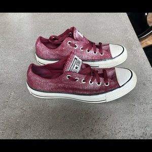 Like new burgundy Converse shoes us 6.5 EUR 37